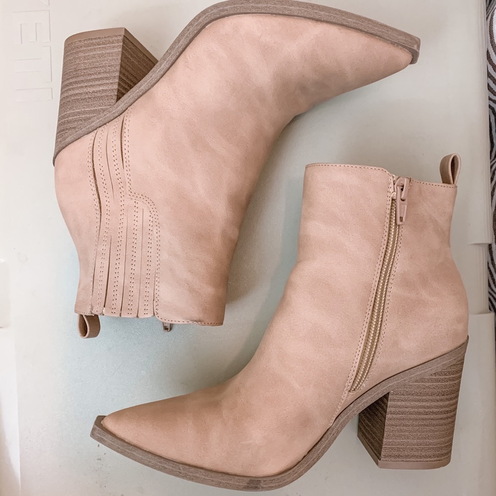 Universal Thread Women’s Vanessa Heeled Ankle Boots | 6